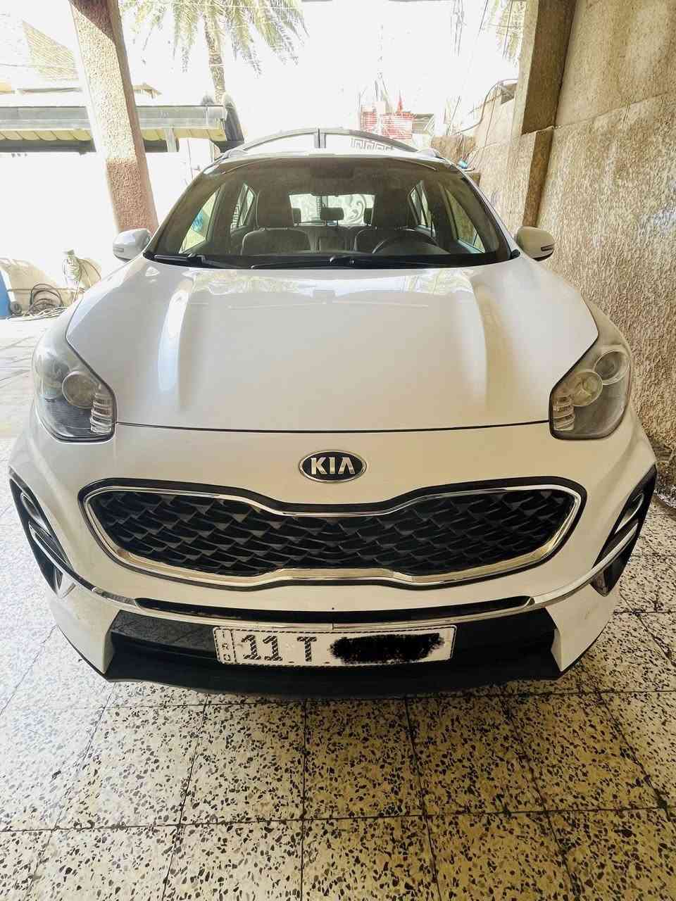 السلام عليكم
سبورتج ٢٠٢٠ خليجي رقم بغداد باسمي 
صارت عندي طخة كلش بسيطة بل جاملغ وسويتهه
 حك شبر وحته عندي صورتهه قبل لا اصلحها فقط غيرها ماكو الباقي كفاله لا بارد لا شخوط ولا طخات 
محرك ٢٠٠٠ دوش بلادي مامفتوح
كير بلادي مامفتوح
مواصفات بيسك
داخل بيجي 
مري شفط
قطعتين تبريد
حساس امامي 
ماشيه ٥٨ الف باسمي 
سيارة حيل نصيفه تجي وتشوفه
السعر ١٩٤ بيها مجال بسيط 
مكاني بغداد حي العامل لاتصال ***********
