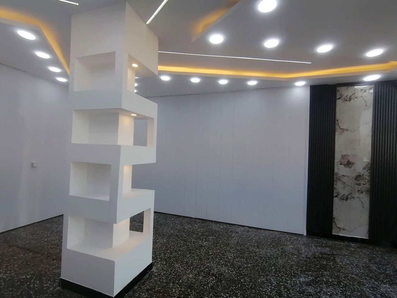 بتوفيق من الله تعالى تم انجاز ديكورات داخليه لصيدليه المحمودية المركزية ديكورات داخليه من تصميمنا الخاص بعض من اعمال كادر مكتب ابو عبدالله للديكورات 
للاستفسار
***********
***********
