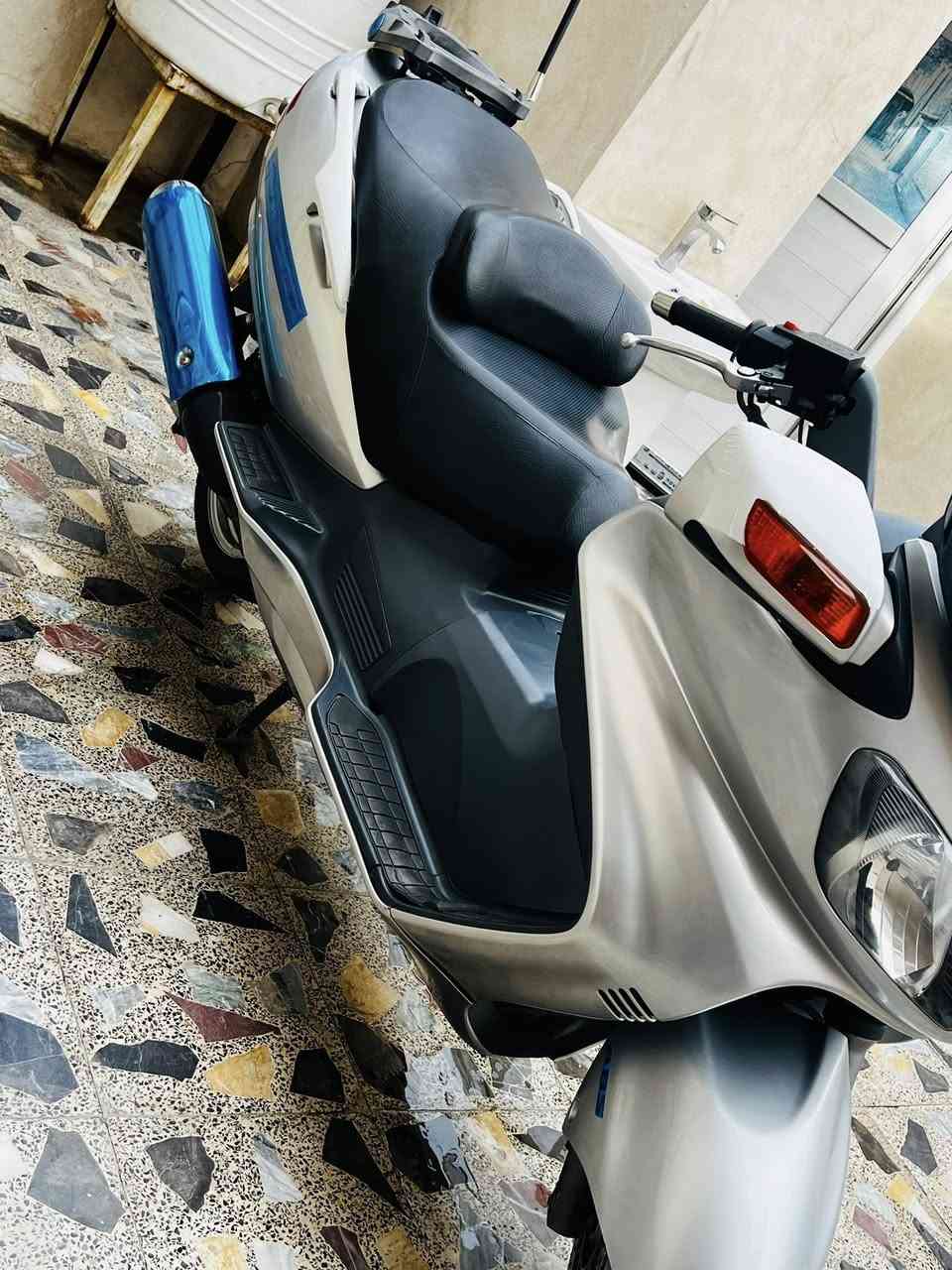 اللهم صل على محمد وال محمد 
سكاي ويف 650 فول مواصفات بحالة الوكالة ماشية 20 
ميكنه هاون 
مكاني بغداد 
***********
