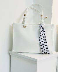 جنط نسائي  سعر المفرد 10 آلاف دينار سعر الدرزن 84 ألف دينار قياس 23 × ...