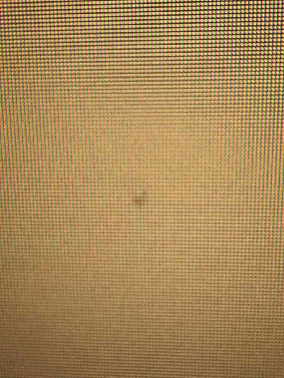 للبيع: شاشة قيمنق GIGABYTE GS27U (دقة 4K) بحالة ممتازة
السلام عليكم، للبيع شاشة Gigabyte GS27U Gaming Monitor الغنية عن التعريف، الشاشة تجمع بين الدقة العالية جداً والأداء السريع، مثالية جداً لأصحاب الـ PC القوي أو أجهزة الكونسول (PS5 / Xbox Series X).

🖥️ المواصفات التقنية:
• الموديل: Gigabyte GS27U UHD.
• الحجم: 27 بوصة.
• الدقة: 4K Ultra HD (3840 x 2160).
• نوع اللوحة: SS IPS (ألوان رائعة وزوايا رؤية واسعة).
• معدل التحديث: يصل إلى 160Hz (OC).
• زمن الاستجابة: 1ms (MPRT).
• المميزات: تدعم HDR400، تقنية FreeSync Premium، ومزودة بمنفذ DisplayPort 1.4 ومنفذين HDMI 2.1.

⚠️ ملاحظة للأمانة (إبراء للذمة):
يوجد في الشاشة بكسل ميت (Dead Pixel) واحد صغير جداً في منتصف الشاشة تقريباً (مرفق صورة مقربة له). البكسل غير مؤثر نهائياً على تجربة اللعب أو المشاهدة ولا يكاد يُرى إلا بالتدقيق الشديد على خلفية فاتحة، لكن ذكرته للأمانة والمصداقية مع المشتري.

📦 الملحقات والحالة:
• الشاشة بحالة نظيفة جداً ( استخدام قليل ).
• متوفرة مع كرتونها الأصلي وكامل ملحقاتها.
• تاريخ التصنيع (كما هو موضح على الكرتون ): عام 2024.
💰 السعر المطلوب : (450الف) ( قابل للتفاوض البسيط ).
📍 الموقع: [الديوانية].
📞 للتواصل: عبر الرسائل الخاصة أو واتساب [***********].
