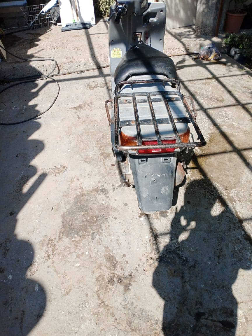 السلام عليكم دراجه بيكم كوم حديد جانت تشتغل محرك ما بيه شي بس ناريه كاطعه وقبق هظدر نقصر برغين وبيه كفر مكسور بس واحد الدراجه ضفيره جديده مرتبه بس مالي خلكه سعر 125 وبيه مجال مكاني بغداد الدوره ابو دشير رقمي***********
