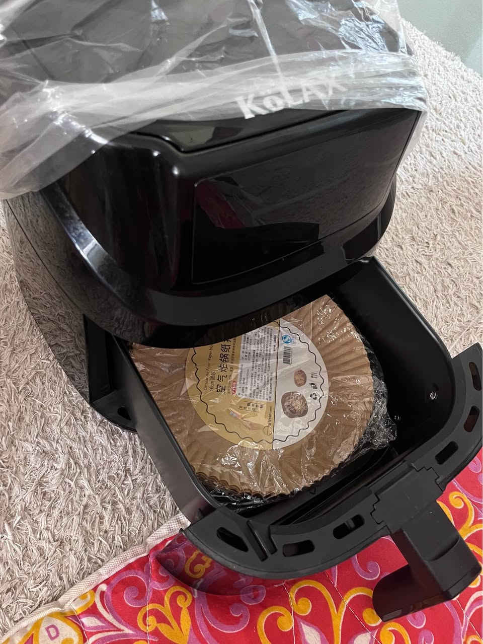 للبيع هذا جهاز قلاية هوائية (Air Fryer) من ماركة KÖLAX سعتها 8.5 لتر.
تستخدم لقلي وشوي وتحميص الأكل بهواء حار بدل الزيت الكثير، يعني أكل أخف وأقل دهون 
:

* شاشة رقمية.
* تحكم باللمس.
* نافذة مشاهدة.
* برامج طبخ جاهزة.
* تفصل تلقائي للحماية.
* تحتاج زيت قليل جدًا أو بدون
السعر ٥٥ بي مجال مكاني خانقين خناقين, ديالى


**إذا كنت صاحب هذا الإعلان وتريد حذفه لأي سبب، رجاءا أرسل رسالة إلى الدعم الفني**