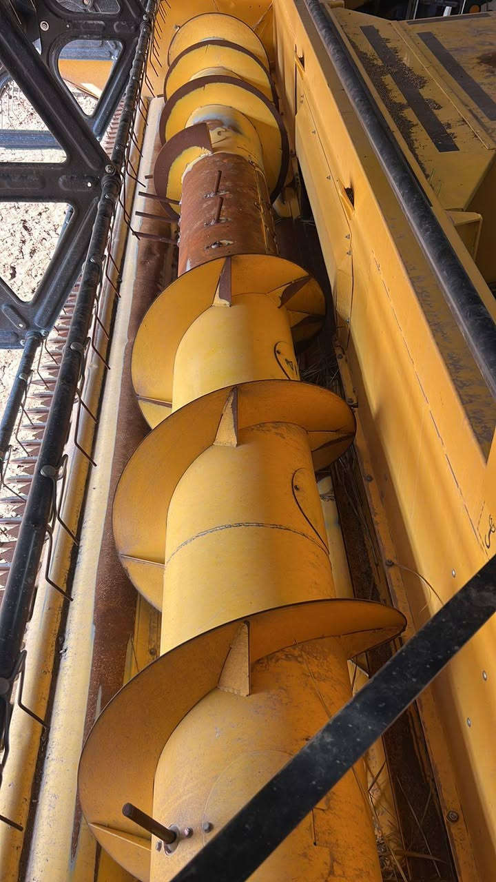 حاصده للبيع موديل 25 مشتغله 300 ساعه دبل درام مكفول عام تصل ***********
