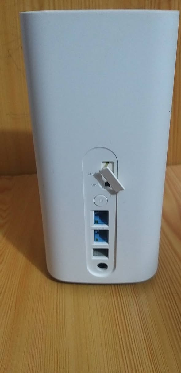 راوتر هواوي   h112_370  للبيع

pro 1
5G 
 4G
wi fi 6
مفتوح رسمي  لجميع ألشبكات 
أسيا _زين كورك 
الراوتر يعمل على الابراج_ يرهم ضوئي بوجود تحويله

كات  19

2.4 GHZ   //  5 GHZ     يبث بترددين
منافذ لان  عدد 2

ألسعر   190  ألف

متوفر توصيل جميع محافظات ألعراق
واتساب  ***********
