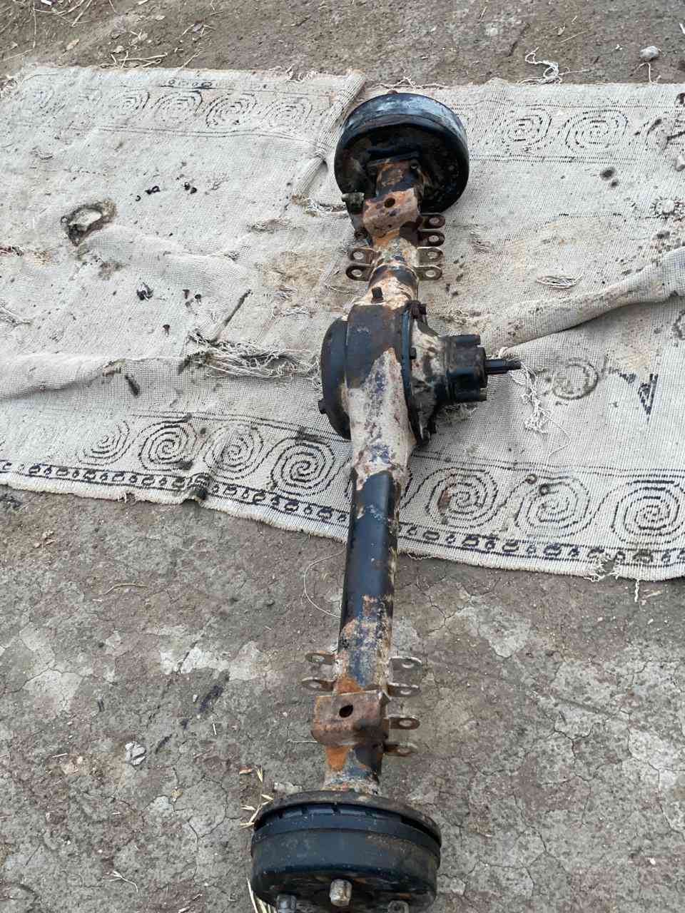 سلام عليكم كسن لطش للبيع بي لحيم شويه ما بي شي سعر 70 وبي مجال قليل المكان البصره القرنه وهاذ رقمي ***********
