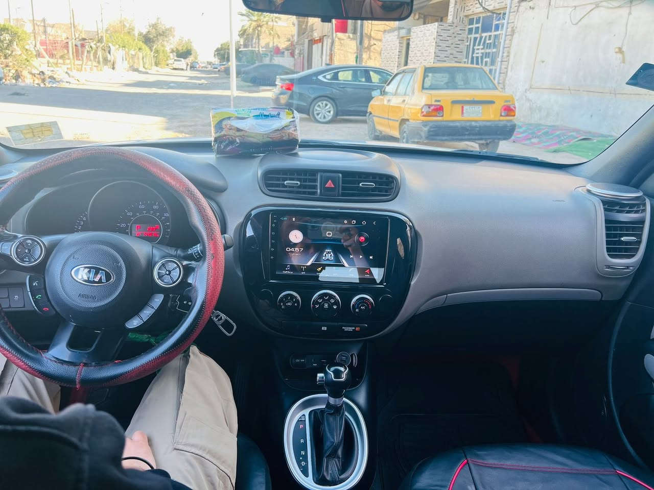 السلام عليكم كيا صول للبيع موديل 2015 نص فول محرك 1600جي دي اي  بسمي مشروع وطني رقم بغداد مكاني مدينه الصدر  السونار بلمنشور. وبيهه طخه بلباب الخلفي الي ورا السايق بدون دواخل نص بنيد صبغ فقط

 اتصال ***********
