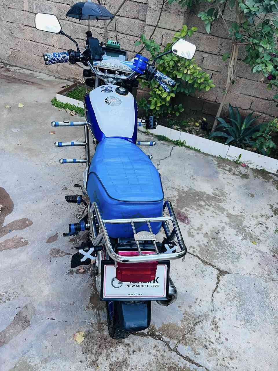 السلام عليكم دراجه سيفان موديل 2020 محدثه 2024دراجه خير من الله ماناقصها شي كلشي شغال وسعر 500 وبيها مجال شي بسيط 
***********
