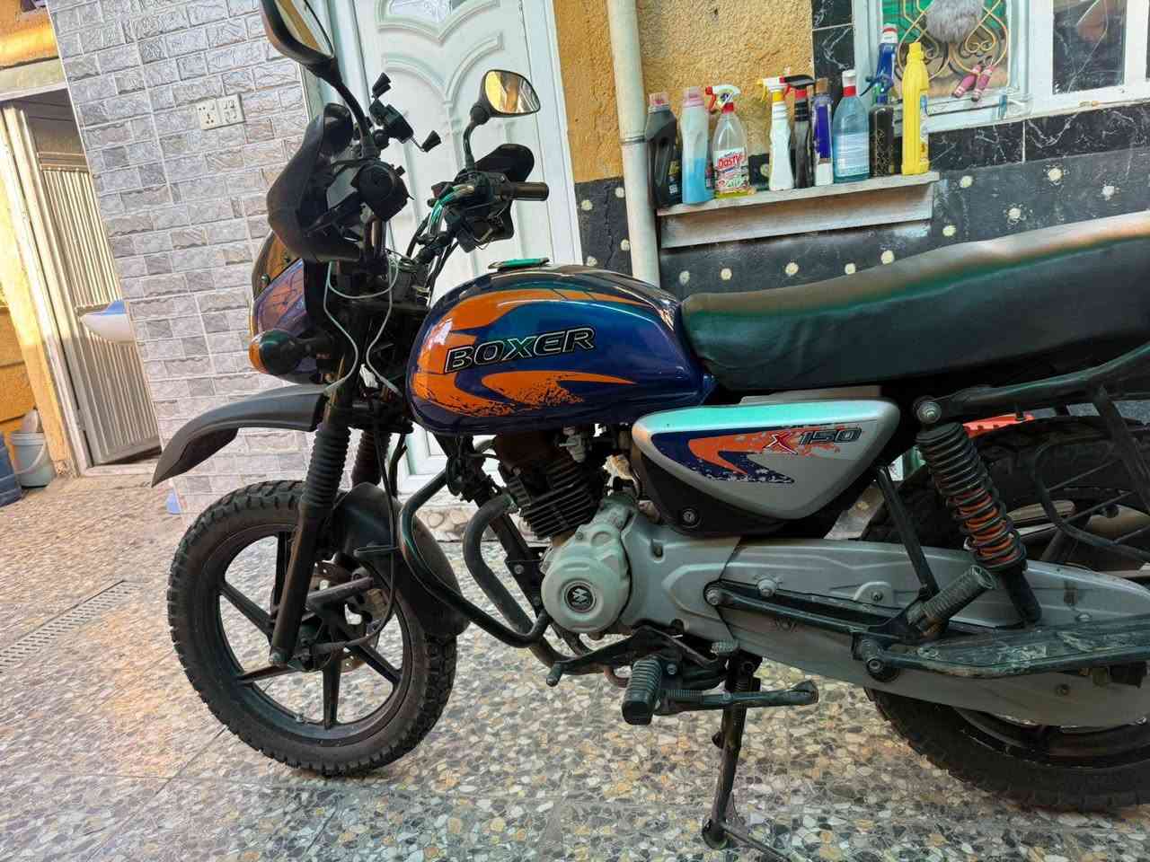 سلام عليكم بوكسر للبيع موديل ٢٠٢١ درجه مرقمه بغداد الدراجه مكفوله كفاله عامه مال بيت ما مشتغله دلفري ماشيه 47  مكاني بغداد الدوره سعرهة 2100وبيهة مجال رقمي *********** رقمي الثاني *********** بي بس وتساب
