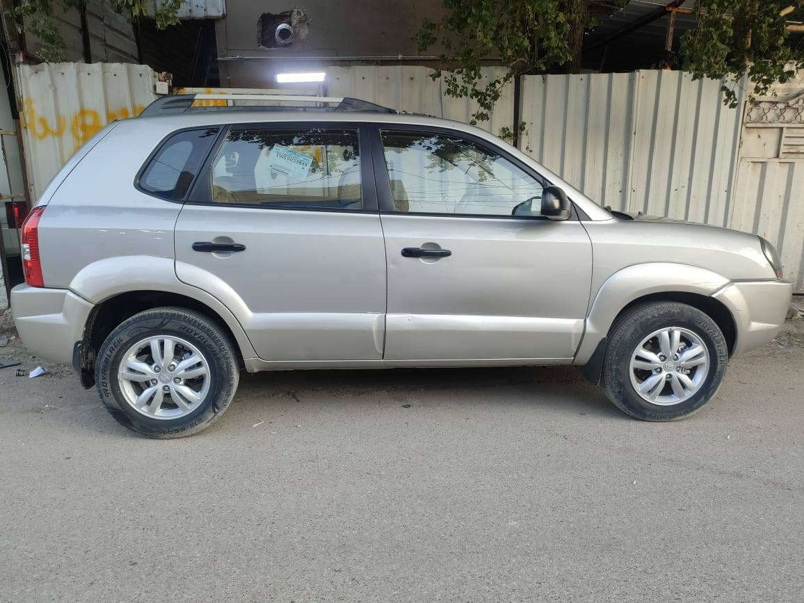 توكسان 2009 بأسمي هزة جديدة العنوان بغداد فقط البنيد مصبوغ سيارة جاهزة السعر 120$ وبيها مجال ***********
