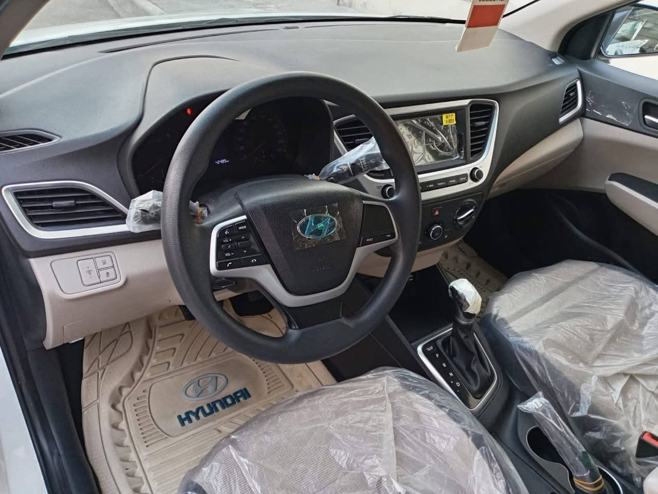 سلام عليكم
بيع او مراوس حسب القناعه واذا سياره عاليه بعد احسن 
هونداي اكسنت موديل 2023
مفول مواصفات ما عدا البصمه 
سياره مكفوله كفاله عامه 
سيارة مال اقصاد ستقطاع مباشر 
باقي سنتين تصير حره 
نظافه مثل ما موضح امامكم بالصور 
ممشا سياره 93 km
سعر 138 قابل للتفاوض 
ستفسار 
***********
