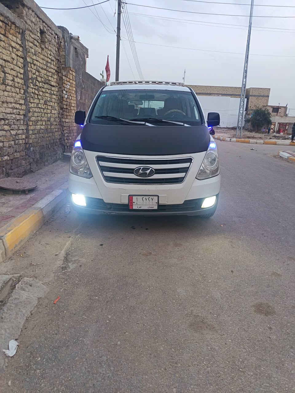 ستاركس للبيع موديل ٢٠٠٩  مفتوح رقم ميسان السياره نظافه ٨٠٪للامانه السياره مداور ثاني يوم بيه ضربه مثل مابين عندك بالمقطع.. السعر المطلب ١٢٨ وبيه مجال والسونار كدامك ذرها وهاذا رقمي بيه وات ساب *********** غير متواجد على الفيس..
