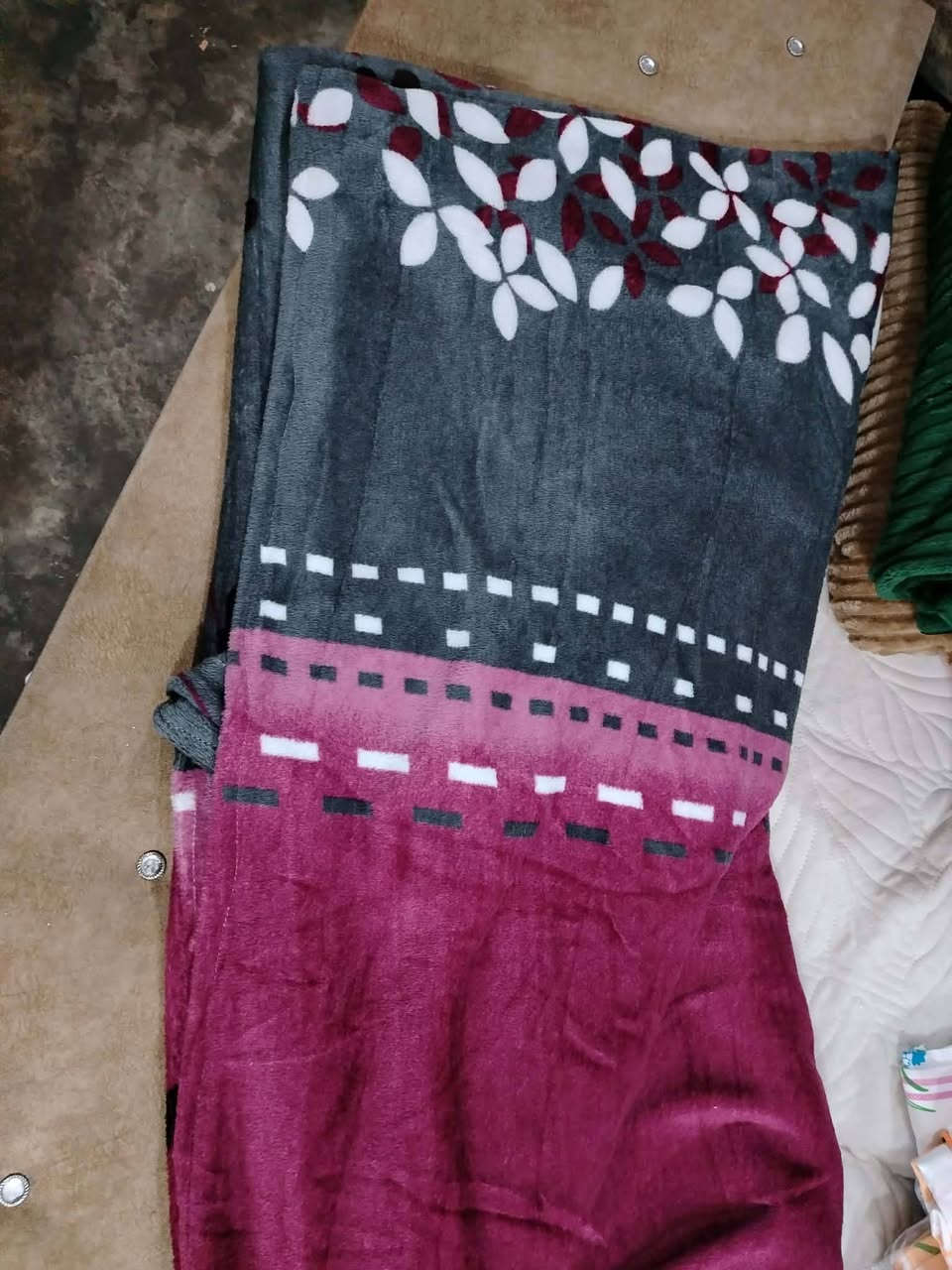 فرشات فرو اخر قطع سعرها ٢٧ غطوات فرو نفرين مع وجه مخاد ٢ سعرها ١٠ فرشات همايون نفرين سعرها ١٢


**إذا كنت صاحب هذا الإعلان وتريد حذفه لأي سبب، رجاءا أرسل رسالة إلى الدعم الفني**