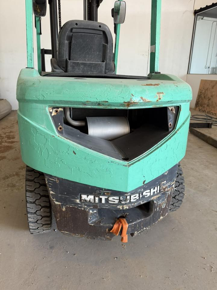 للبيع رافعه ميسبوشي 4 طن مديل 2013 نضيفه جدا محرك بشرط رقم كاتي جب ارتفاع 4 مترات ونص السعر 125 مع المجال عنوان نجف ***********
