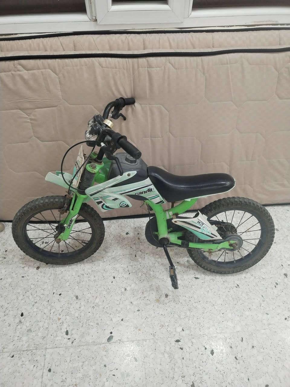 سلام عليكم
غراض للبيع العنوان الدوره ابو طياره
الطباخ سعره 50
الطبلات صاج سعرهن 50
سياره الشحن نضيفه بس نقص بطاريه سعرها 50
جهاز الرياضه بي شويه فطر واضح بالتصوير سعره 25
البايسكلات ثنينهن ب 35


**إذا كنت صاحب هذا الإعلان وتريد حذفه لأي سبب، رجاءا أرسل رسالة إلى الدعم الفني**