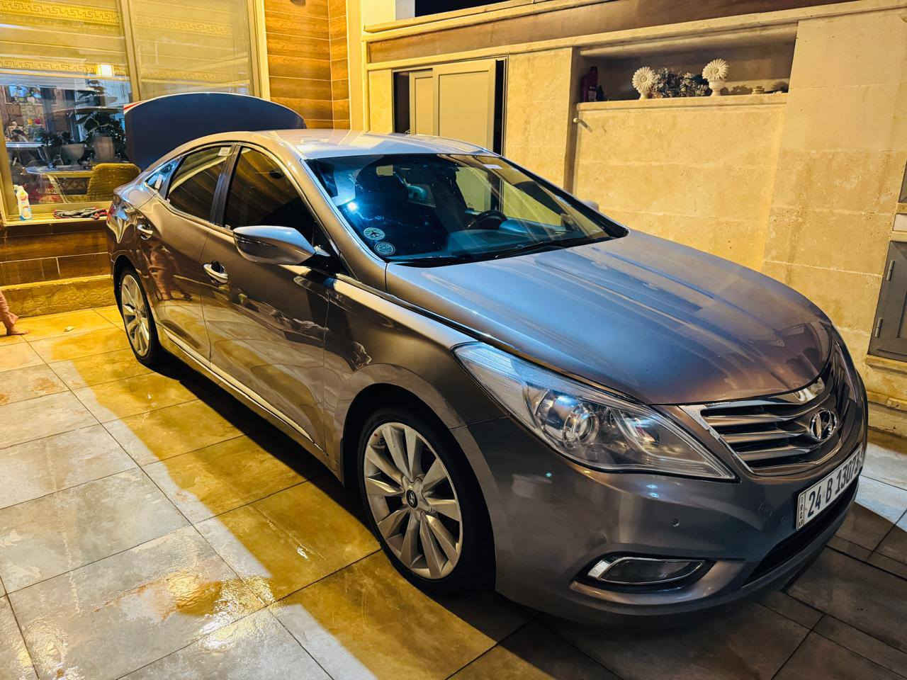 هونداي ازيرا ٢٠١٢ بدون ضرر وبدون صبغ فقط مكانتين بارد وبدايت تقحيل بل سقف مكينه وكير شرط سياره جاهزه منضومة زنون وتخم تاير جديد للاستفسار 
*********** 
السعر ١٢٠ وبيها مجال للطيبين 🥰
