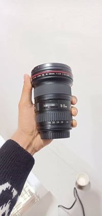 عدسه كانون 16-35 f2.8وايد عدسه نضاف 99%  حده ودقه كلش عليه  وتفيد ت تص...