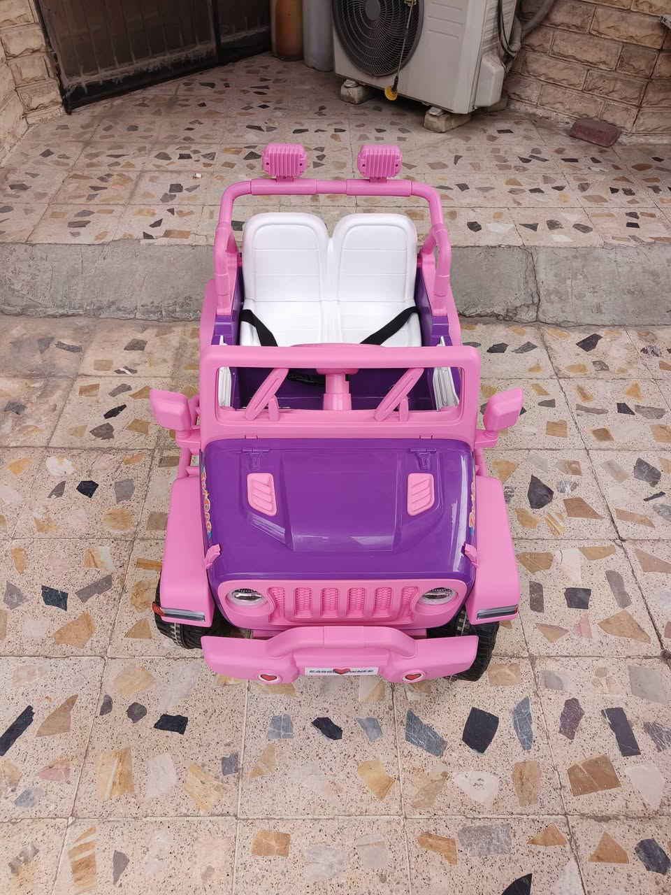 سيارة اطفال مستعملة قليل شهر واحد فقط مع ريموت حجم كبير السعر ١٢٥ الف مكاني بغداد العامرية *********** ***********
