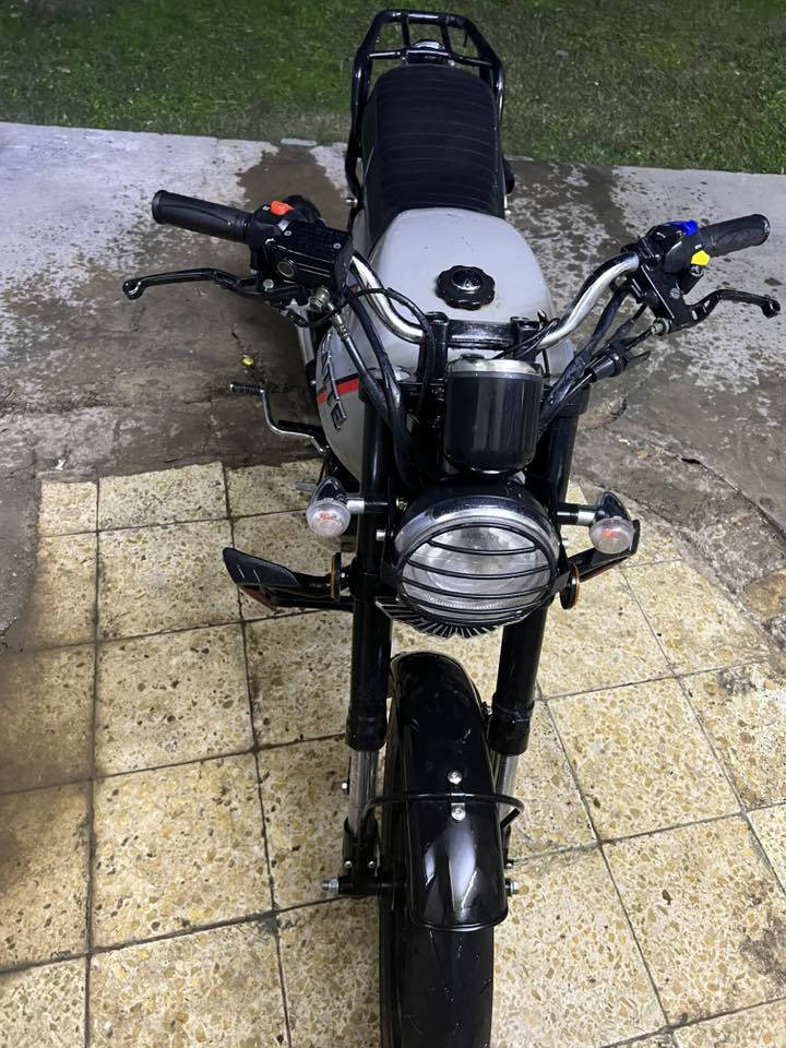 دراجة دايوان لايتي سرعه ١٦٠ موديل ٢٠٢٥
دراجه جديده مابيها اي نقص فقط برغي صلنصه دراجه نضيفه كلش و هيه متروكه صار ٣ اشهر ما مشغلها لان طلعاتي قليل بيها اشتريها جديده شديتها ب أيدي السعر مليون و٥٠٠  وبيها مجال  ***********. العنوان بغداد شاطئ التاجي
