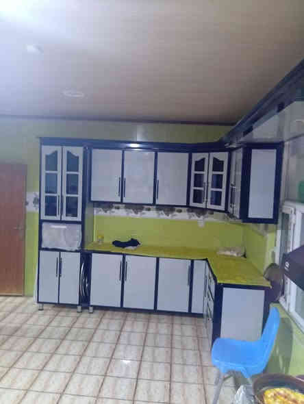 بيت ٢٠٠م في دور اليوسف السكني حي النداء غرفتين وصاله ومطبخ واستقبال وتخاريج كاشي سراميك كامل خدمات مرفوع بي معامله للمصرف العقاري اني الكفيل مطلوب ٩٥مليون وباقي الي ٧٥مليون للتفاصيل اتصل *********** اني صاحب الدار
