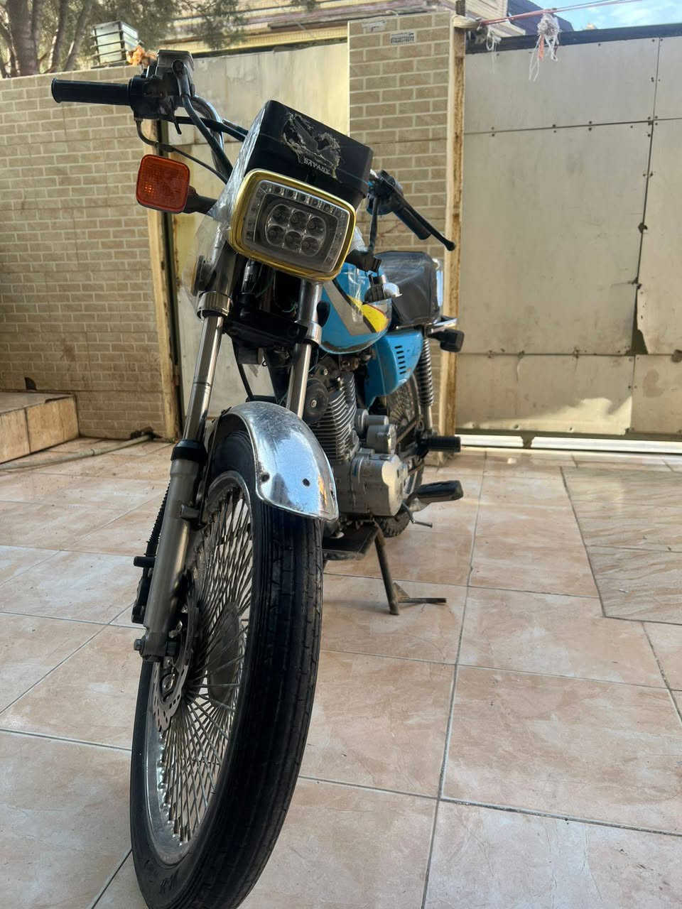 سلام عليكم ورحمة الله وبركاته دراجه للبيع نضيفه نشاط خير من الله خمسه كير محرك كير مكفول موديل ٢٠ بدون منفيس اكفلك اياها من سرقه ومن كل نواحي دراجه ساخت إيراني سيفان درجه اولى ادفع سعر عجبني اكتبلك تم وهاذا رقم وتساب راسلني وتدلل ***********
