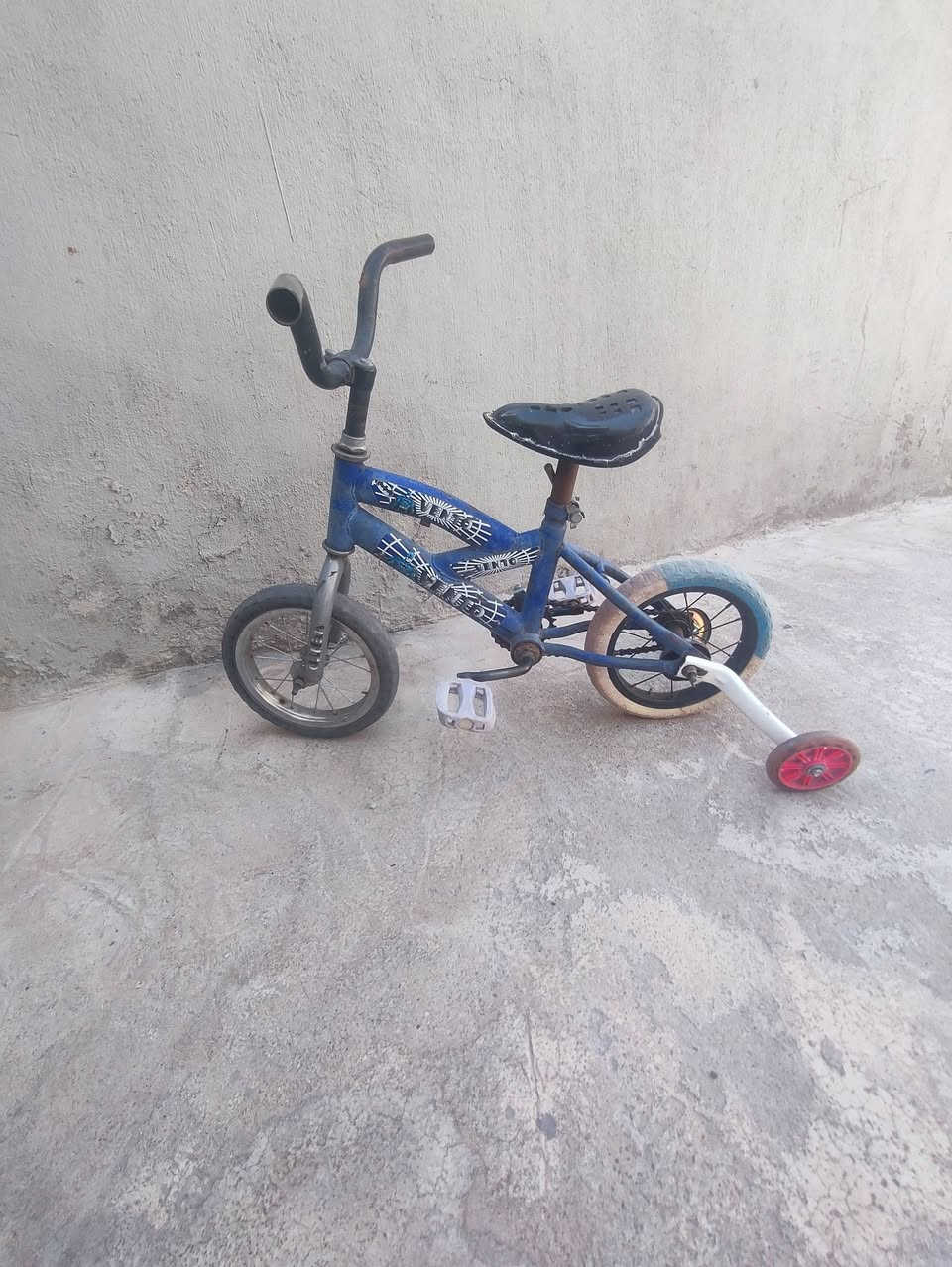 بايسكل اطفال للبيع
حجم 12 
السعر 10 الف فقط 
للاستفيار ***********
