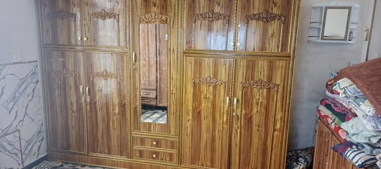 تنكور للبيع خمس بيبان سعر 400 جديد ما تستخدم يومين رقم موبايل بو واتساب
***********
