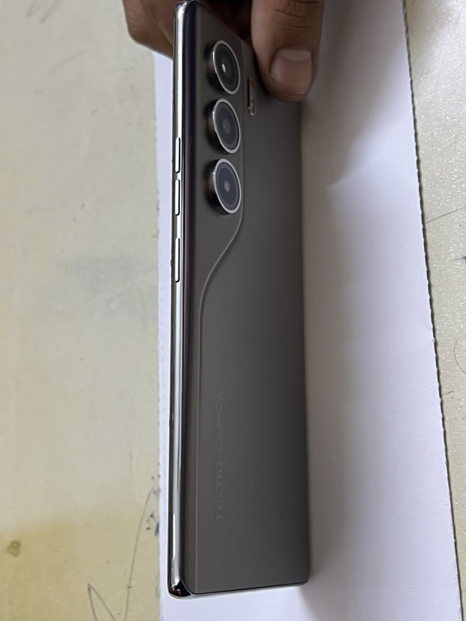 تكنو كومون 40برو 5G ذاكره 256 ستعمال كلش قليل سعر٢٢٥وبي مجال ***********
