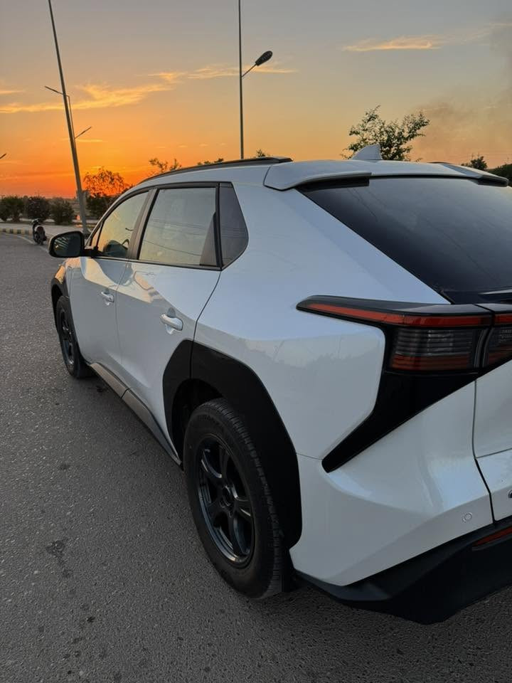� للبيع Toyota bZ4X XLE AWD موديل 2024 🚘
سيارة كهربائية بالكامل، وارد امريكي، بحالة ممتازة جداً ومواصفات مميزة.

✅ موديل 2024

✅ فئة XLE

✅ دفع رباعي AWD

✅ فتحة سقف بانورامية

✅ محركان كهربائيان بقوة 214 حصان

✅ بطارية عالية الكفاءة ومدى قيادة ممتاز

✅ شحن سريع DC وشحن منزلي AC

✅ شاشة كبيرة متعددة الوظائف

✅ Apple CarPlay و Android Auto

✅ كاميرا خلفية

✅ حساسات أمامية وخلفية

✅ تشغيل بصمة ودخول ذكي Smart Key

✅ مثبت سرعة راداري

✅ نظام المحافظة على المسار

✅ نظام التحذير من الاصطدام الأمامي

✅ مراقبة النقطة العمياء

✅ إضاءة LED كاملة

✅ مكيف أوتوماتيك

✅ وسائد هوائية متعددة

✅ نظام مراقبة ضغط الإطارات

الحادث فقط شبر من البنيد بارد ومرقط ترقيط

حتى الدعامية بلادية

والجاملغ الايسر ضايع من شركة الصيانة بامريكا 

رقم الشاصي مرفق 

ماشية ٩٠٠٠ كيلومتر مو ميل

مكان السيارة ميسان - العمارة

السعر 195 ورقة

 للاتصال : ***********
