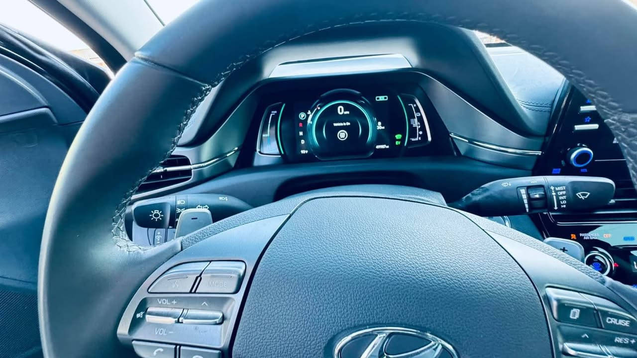 هونداي ايونك موديل 22 هايبرد رقم بغداد
ماشية ١٢٠ الف كيلو حادث دعاميه وخشم البنيد فول موصفات عدا الفتحة بدون صبغ فقط خشم البنيد تكحيل نفسة صور الحادث مرفقة
المكان بغداد  زيونه للاستفسار ***********
السعر 130  وبيهه مجال بسيط
