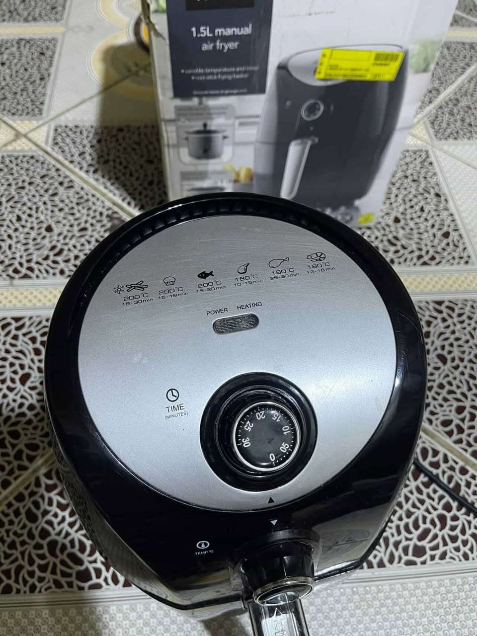 القلاية الهوائية جديده بلباكيت بس اني مااشتغل بيها واريد ابيعها شغاله شرط الفحص
ماركتها George Home
وحجمها 1.5 لتر. سعرها ٤٠ 
وهاي البردات بيض سحب هم جددد للبيع ثنين كبار كلش حلوات سعرهم 30


**إذا كنت صاحب هذا الإعلان وتريد حذفه لأي سبب، رجاءا أرسل رسالة إلى الدعم الفني**