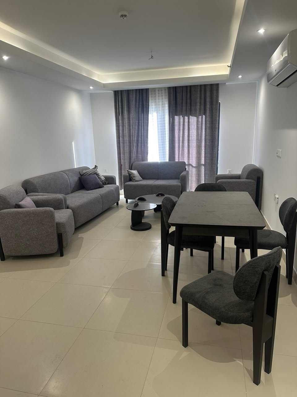 شقة للايجار162م مفروشة في مجمع رويال ستي

تحتوي الشقة على صالة كبيرة وغرفتين نوم ومطبخ  وخدمات صحية ومطبخ كبير مجهز بكاونتر  وايضاً الشقة مجهزة بسبالت شقة استلام جديد غير مستخدمة 

العنوان:
المنصور البيجية
____
يتوفر لدينا شقق فارغة ومفروشة

#للاستفسار_أكثر:
***********
