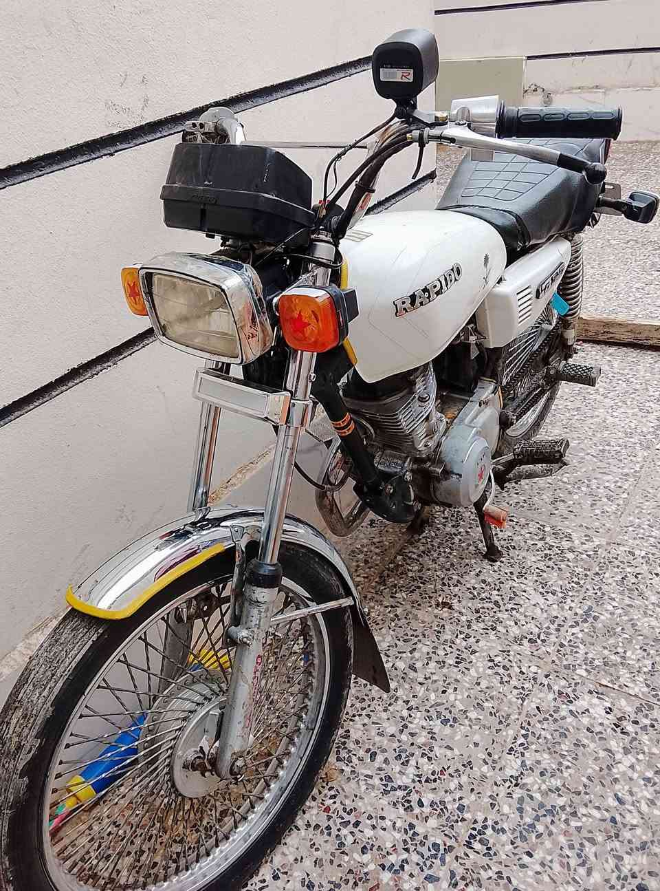 سلام عليكم دراجه ايراني للبيع محرك تايكر موديل18
ضفيره جديده لايت زنون شغاله خاليه من اي عطل بدون اوراق أوراقها ضائعه  السعر 300وبيها مجال قليل  الخاص مفتوح وهاذا رقم هم *********** مكان ديالى بلدروز 👋🏽
