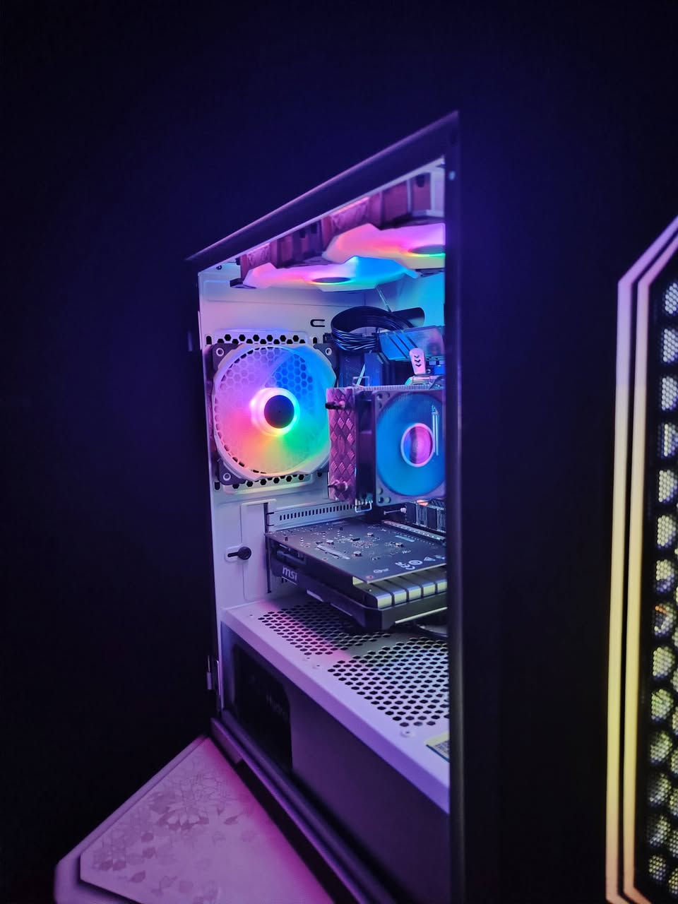 AMD Ryzen 5 PRO 5650GE المعالج
1650 NVIDIA GeForce GTX  كارت شاشه 

T-Force Delta RGB 16GB DDR4 رامات 

Cpu Cooler AG400 مبرد 

AMD B450 m  gaming TUF مذر بورد 

Hydro PRO 700W FSP  بور سبلاي 
m.2 128 gb براند hikivition هارد 
1T ماركه wb HHD هارد 
500 ssd   هارد ماركه ممتازه
كيس مني شركه زكماتك لون ابيض 
السعر 575 
المكان البصره / قضاء المدينه / بني منصور 
يوجد توصيل 
توصل خاص


**إذا كنت صاحب هذا الإعلان وتريد حذفه لأي سبب، رجاءا أرسل رسالة إلى الدعم الفني**