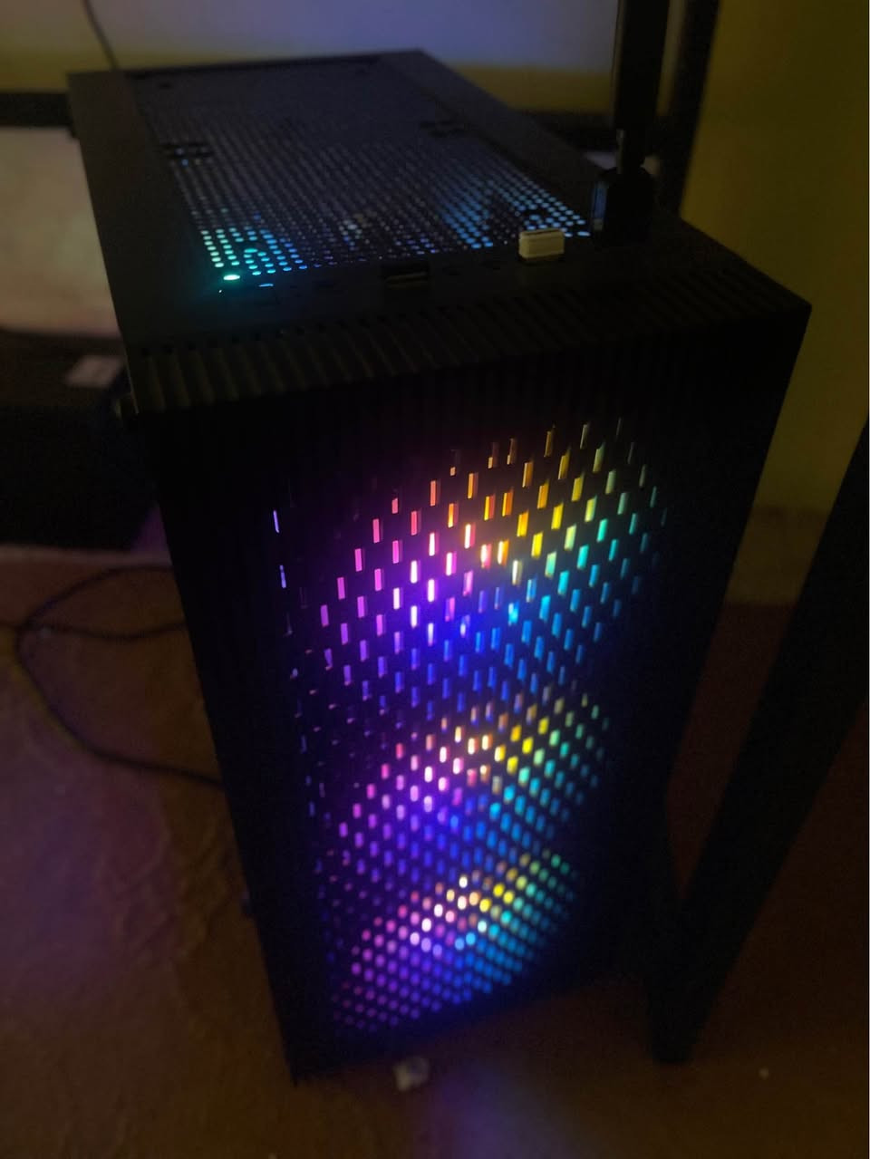 سلاو كاكا ماري خاوينه ٨٠٠$قفل ئهگهر موشتهري ني تكايه نامه مهنيره 
Pc gaming 800$ lock 
RTX4060 
16gbram 
cpu processor :Ryzen5 5600x 6-core

  ) I’m كرت الشاشة: RTX 4060
الرام: 16GB
المعالج: Ryzen 5 5600X سداسي النواة (6-Core أربيل, العراق


**إذا كنت صاحب هذا الإعلان وتريد حذفه لأي سبب، رجاءا أرسل رسالة إلى الدعم الفني**