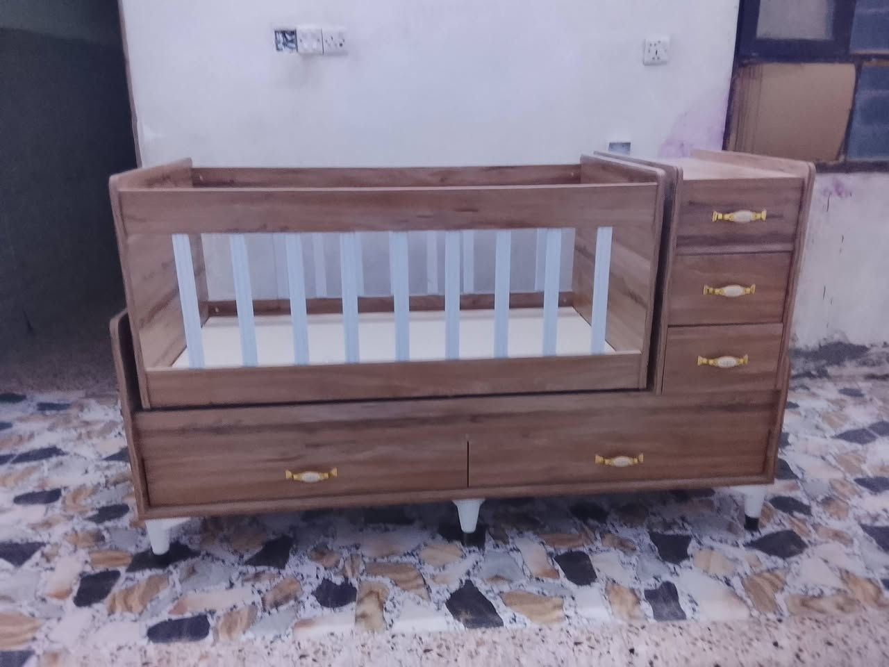 سلام عليكم كاروك اطفال اكبر حجم جديد غير مستخدم سعره ٢٠٠ و دوشك سعره ٢٥ كاروك ثقيل كلش ***********
