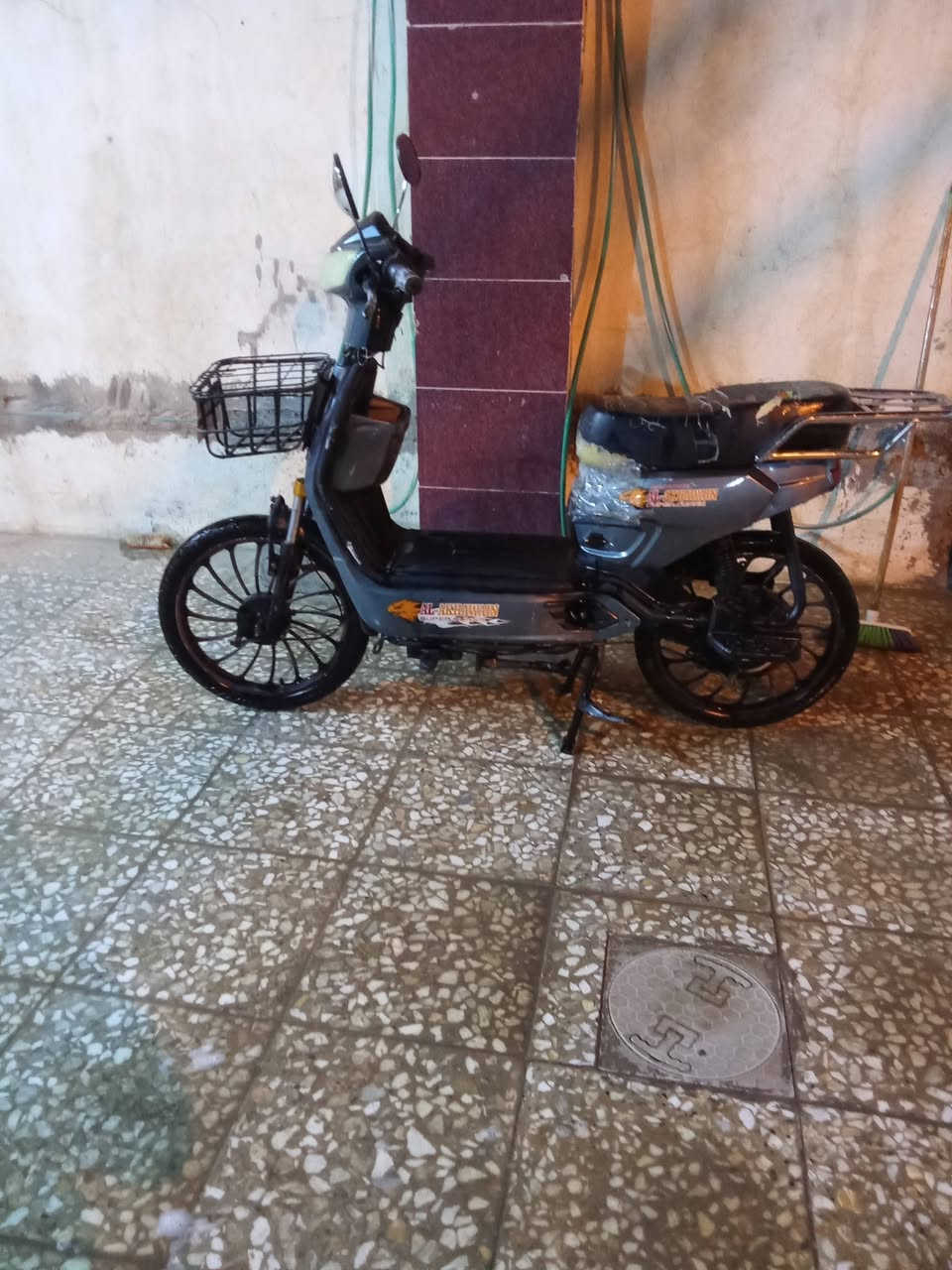 دراجه شحن للبيع على الفحص بطاريات جدد دراجه مثل متشوف نضيفه حيل ويا شحنه اصليه رقم *********** بي واتساب السعر 275 بي مجال
