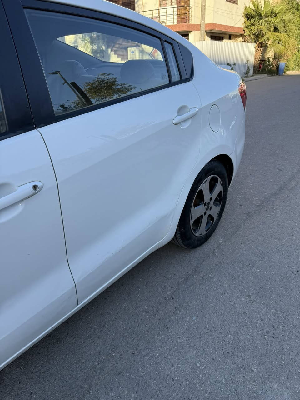 السلام عليكم للبيع كيا ريو موديل 2014 خليجيه محرك 1600 دوش كير محرك تبريد كاملات تخم تاير تخم ويلكب بلادي كامل السياره بدون صبغ بارد باب خلف السائق حساسات خلفيه شاشه اشاير بلمري داخل لونين نضام ايكو فول تحكم استيرن رقم بغداد تحويل مباشر السعر 88 وبيهة مجال مكاني بغداد الحريه للاتصال ***********
