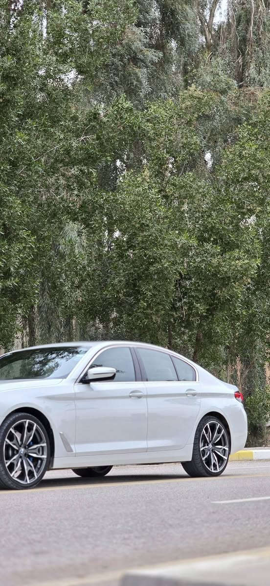 بسم الله الرحمن الرحيم
السلام عليكم حبايب 
للبيع  
Bmw 530i  
250HP
350n

 موديل 2022
بدون صبغ وحادث 
ماشيه 64mi حقيقي السياره جديده بمعنى الكلمه  
صندوق خلفي كهرباء 
كشن ميموري مع الستيرن
شفتات ستيرن 
شاشه كبيره 13”
نظام الإيمائات للشاشه تكدر تعلي وتنصي وتبدل قناة 
نظام التبريد مناخين للراكب والسائق 
 نظام مراقبة السائق عند النعاس 
نظام اوتو بريك اوتو هولد
بصمه دخول ذكي اربع أبواب 
اوتو ستوب 
فتحه سلايد روف
مري كهرباء مع إشارة لد
مرايه جانبيه والوسط نوع Auto Dim
دواخل بيجي 
4 ابواب بصمه 
ماوس للتحكم
كشنات اماميه كهرباء هيتر
 داتا شو
كاميرا خلفي 
حساسات خلفي و امامي 360 درجة 
كشنات جلد
انارة اللايت الامامي مع استدارة المقود والاشاره
نظام اللايت LED BMW 
اناره داخليه لد
بك لايت ليد 
داخل 12 لون متغير
حساس مطر اتوماتيك
أنظمة القياده 
ECO pro
Comfort
Sport 
صفر مسج 
هزه جديده 
حداديه جديده  
السعر 345$
للاستفسار 
***********
