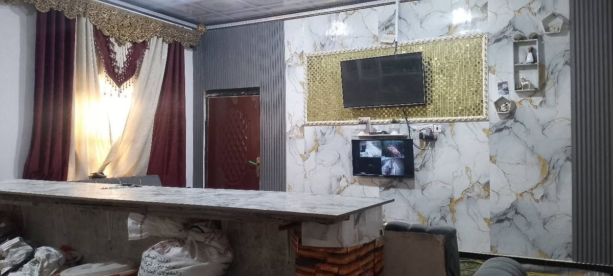 دار للبيع مساحة 200 طابو زراعي سند 25 
عنوان ابي الخصيب باب طويل ( الكطة ) 

يتكون من ... 
غرفتين 
صاله 
مطبخ مفتوح ومطبخ حراري 
كلدور 
صحيات 
ديوانية خارجية 
حديقة 

ملاحظة / السقف سندويج والأرضية بتلو كونكريت 
السعر ٣٦ .. الاتصال على رقم ***********
