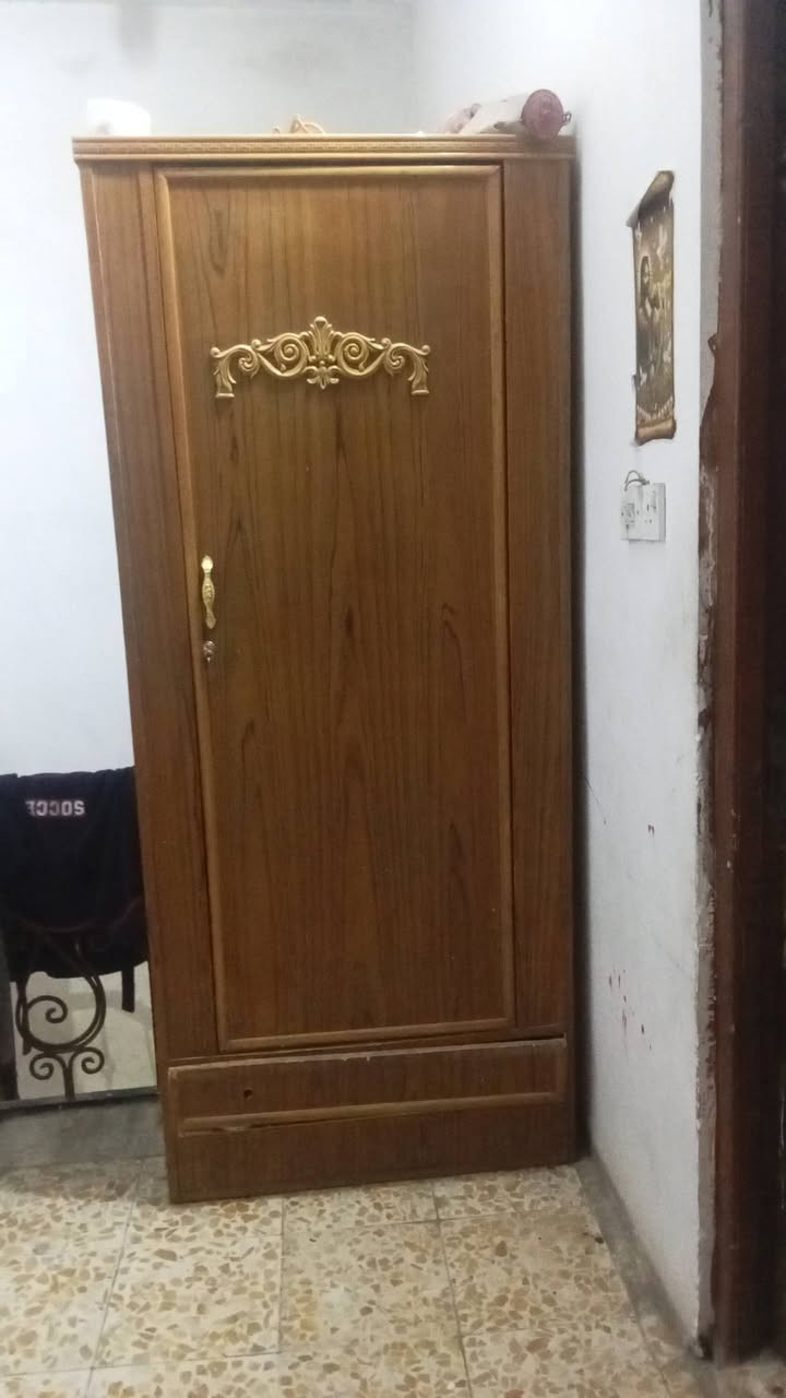 غرفة للبيع  كنتور وزاويةفقط  كنتور خمس طلاقات مع ملحق 250 الف المكان بغداد حي النصر  الرقم *********** متوفر واتساب فقط

