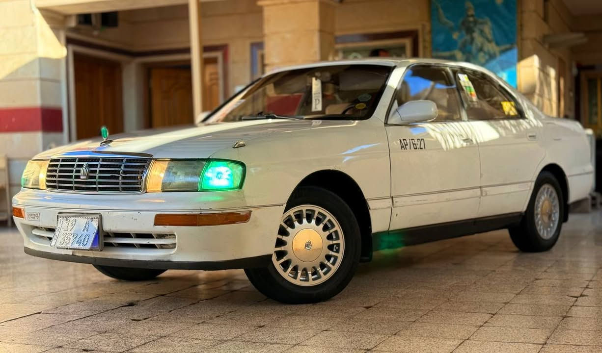 سلام عليكم 
تيوتا كراون 1992
رقم كربلاء نكليزي مشروع وطني بسمي سنويه جديده 2031
مكفوله من الكص ونقل الجثه والضربه والكلبه والتجيه والصبغ 
مكينه 2500
كير 
اكسل 
شاصي 
تخم تاير 
صدر 
كهربائيات كلها شغاله 
غرفه خير من الله 
ترايها كلش حلو سياره حلوه مال جناي 
كوت قضاء الحي 
سعرها 57 وبيها مجال 
***********
