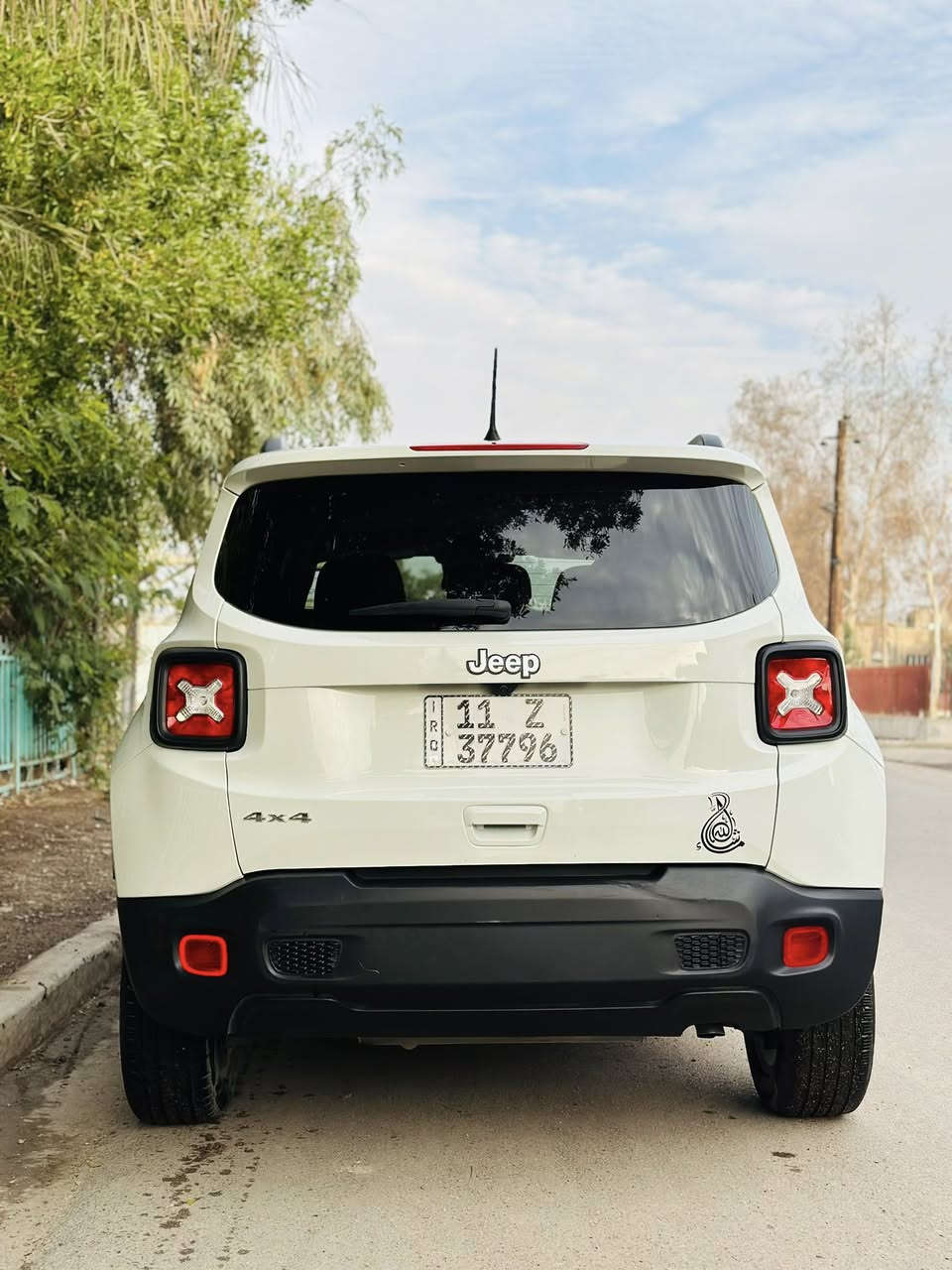 السلام عليكم للبيع جيب رنكد موديل 2023
ماشيه 27mi 

الحادث كما موضح في الصوره

فول موصفات عده الفتحه

فور ويل 4x4 

مكينه 1300تيربو

 السعر 140$ وبيهه مجال بسيط للطيبين مكان السياره بغداد 

اي استفسار اتصل على هذا الرقم 
***********
