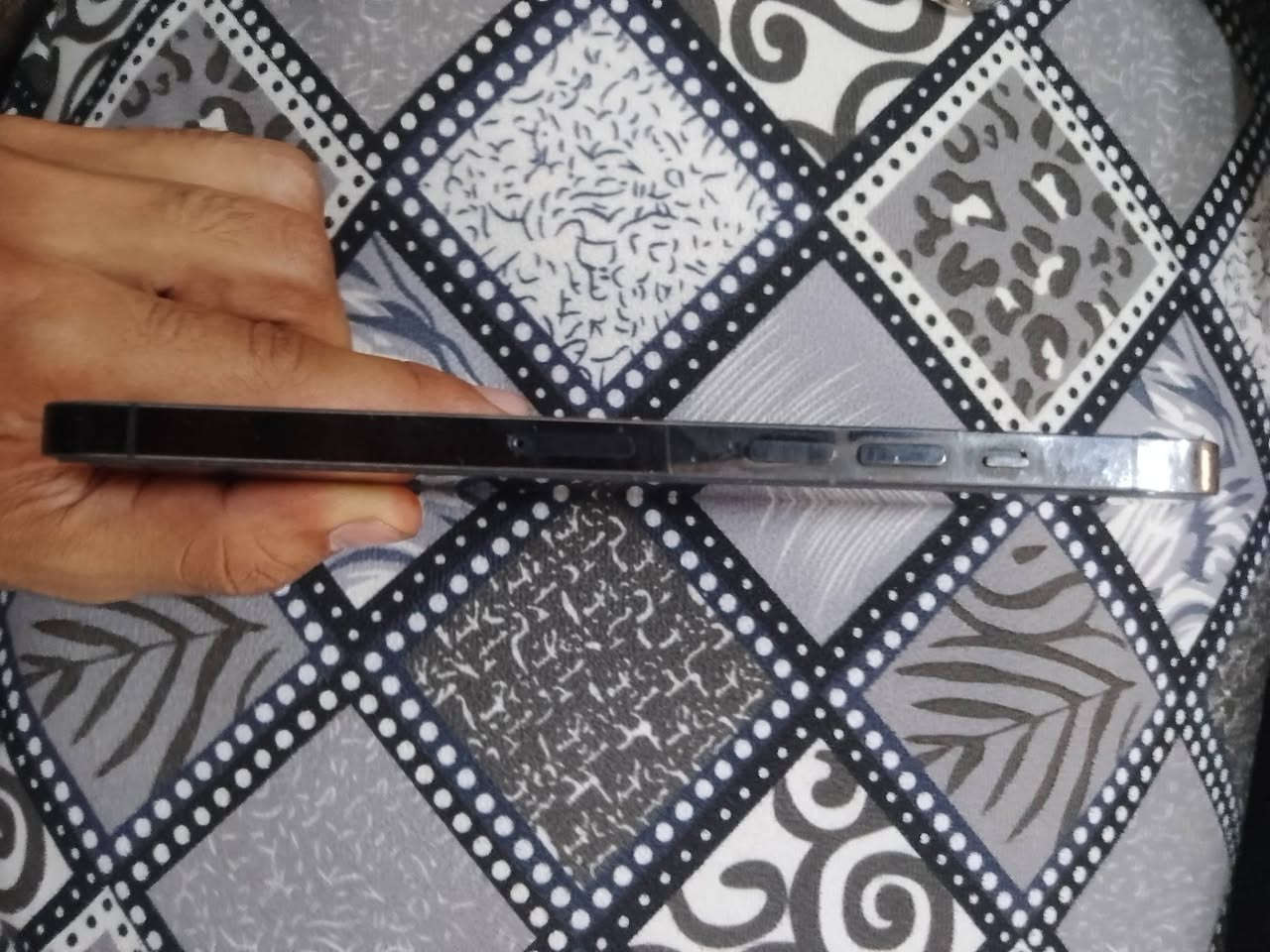 سلام عليكم جهاز بيع ايفون 12 برو ماكس ذاكره 128 بطاريه 89 حقيقي مصعد 95 فيس ايدي واكف محدث اخر تحذث جهاز تك سي فقط بيع سعر 450 و بي مجال مكاني موصل برطله تواصل على خط  و واتساب ***********
