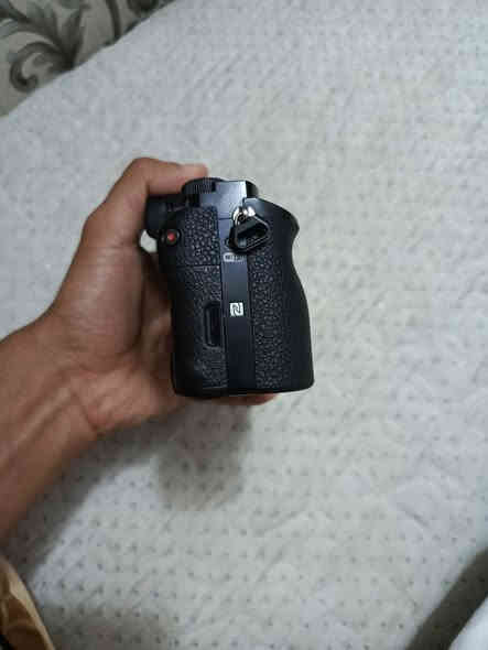 sony a7 i  الاصدار الاول فول فريم 
نضافه 97
شترها 15k 
سعر مناسب ***********
