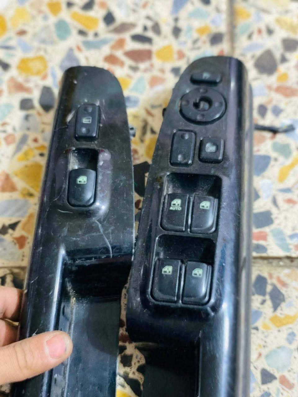 سلام عليكم متوفر يدات داخليه وخارجيه وقفاله بيبان ودكم راسيه ***********
