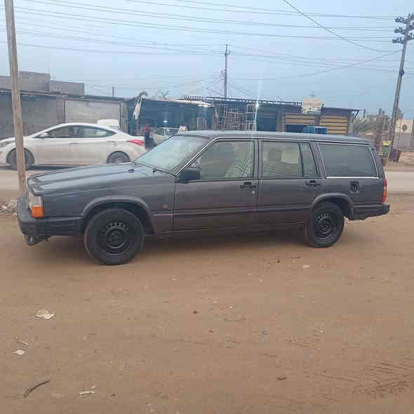 يا الله للبيع فالفو الحجم  740  سياره حلوه وجاهزه مال جناي رقم نجف  سنويه لنهاية ال 2026  مكينه وكير بلاديه  السعر 34 وبيها مجال للأتصال *********** راعيها موجود يمي مستعجل على البيع مكاني النجف الكوفه شارع المعمل
