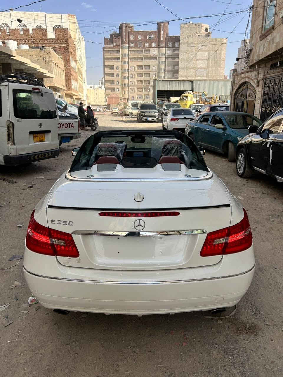 👑 سكاي برابوس - هيبة ألمانية ما تتكرر 👑

مرسيدس بنز E350 كشف 2013 المحرك الجديد - AMG
لون أبيض لؤلؤي ملكي + سقف مكشوف كهربا
فرش جلد أحمر دم غزال يخطف القلب ❤️

💎 فخامة من الآخر:
مكينة V6 قوة + نعومة، قير أوتوماتيك حرير
**ممشى 88 ألف مايل  فقط** - استخدام راقي ونظيف من بلادها 
سقف كهربا ينفتح بلمسة زر، متعة الهوا والليل
مقاعد جلد مدفية + مبردة، + مساج شاشة + نافيجيشن
جنوط AMG رياضية، إضاءة ليد، بصمة تشغيل
حساسات + كاميرا خلفية + مثبت سرعة
هيبة الشارع + متعة السواقة المكشوفة
السياره بحاله ممتازه جدا وافحصها داخل الوكاله مضمونه من ابسط العيوب

الحالة: بودي وكالة، مكينة وقير على الشرط، فحص وتجربة
السعر: 10,000$ دولار للذواق والصامل وبس 💰

📍 صنعاء - جولة دارسلم خلف البنك التجاري  
📞 776657778_776123474 + اتصال

مرسيدس كشف 2013 ممشى 88 بـ 10 ألف$ = عرطة سكاي برابوس ⚡
فخامة + هيبة


**إذا كنت صاحب هذا الإعلان وتريد حذفه لأي سبب، رجاءا أرسل رسالة إلى الدعم الفني**