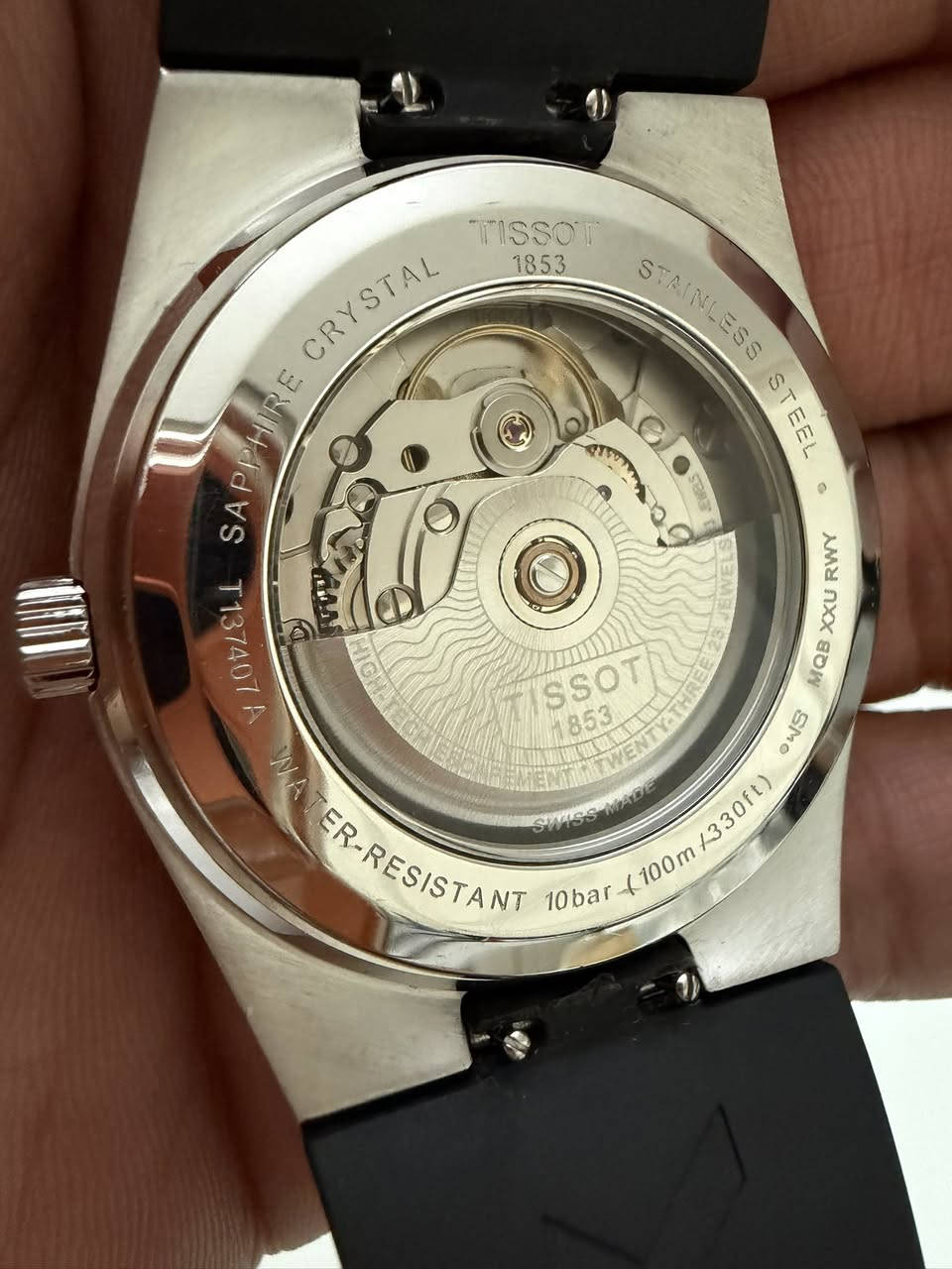 ساعة سويسرية أصلية 100% Tissot PRX Powermatic 80 أوتوماتيك احتياطي طاقة 80 ساعة مينا أسود بنقشة Waffle الشهيرة زجاج سافاير أمامي وخلفي سوار مطاطي أصلي من تيسو بحالة شبه جديدة مع كفالة الوكيل حتى نهاية عام 2026 تصميم رياضي أنيق ومريح جداً  السعر المطلوب 300 دينار للتواصل على الخاص أو على الرقم 0785261118


**إذا كنت صاحب هذا الإعلان وتريد حذفه لأي سبب، رجاءا أرسل رسالة إلى الدعم الفني**