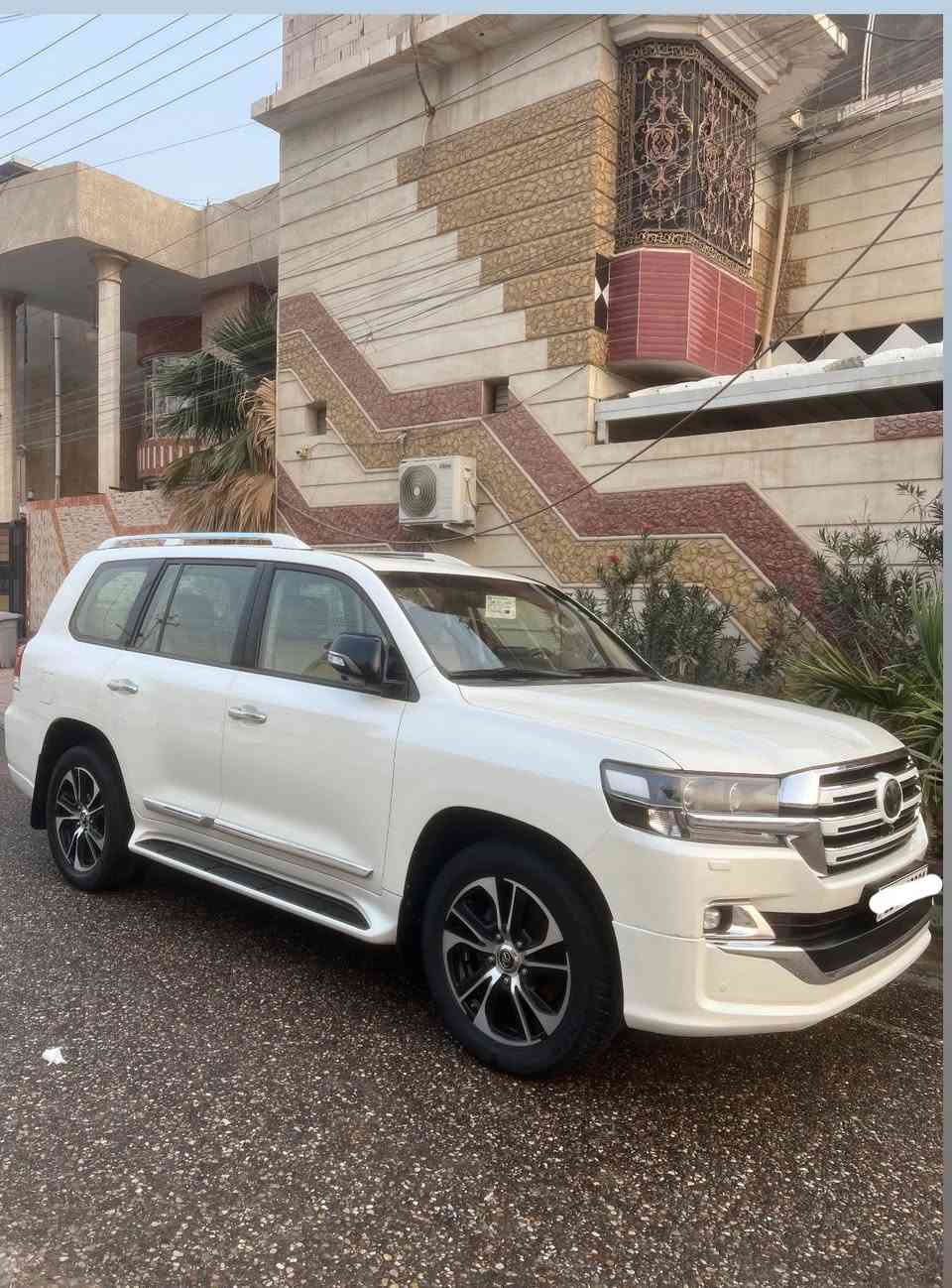 لاندكروز مديل 2018 وايت ادشن GXR محرك 8 سلندر بالكارتون مكفوله  خمس كامرات وثلاث شاشات رقم اربيل سياره جديده بمعنى الكلمه  رقم الهاتف ***********  السعر 515  وبي مجال  للطيبين سياره وكاله ساز🔥
